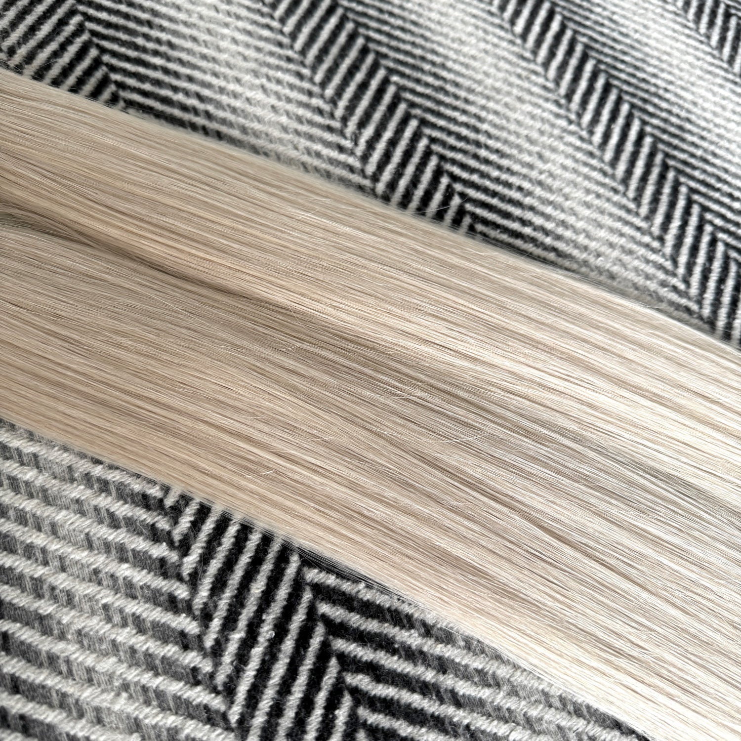 Clip In Hair Extensions 21" #60a Cool Platinum Blonde